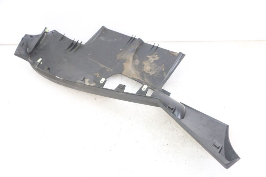 photo de BAS DE CAISSE GAUCHE PEUGEOT SATELIS 125 (2013 - 2018) - Gros plan technique