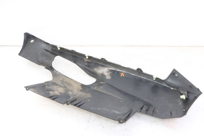 photo de BAS DE CAISSE GAUCHE PEUGEOT SATELIS 125 (2013 - 2018) - Points de fixation