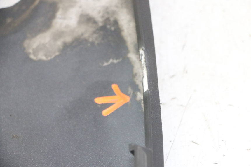 photo de BAS DE CAISSE GAUCHE PEUGEOT SATELIS 125 (2013 - 2018) - État de surface