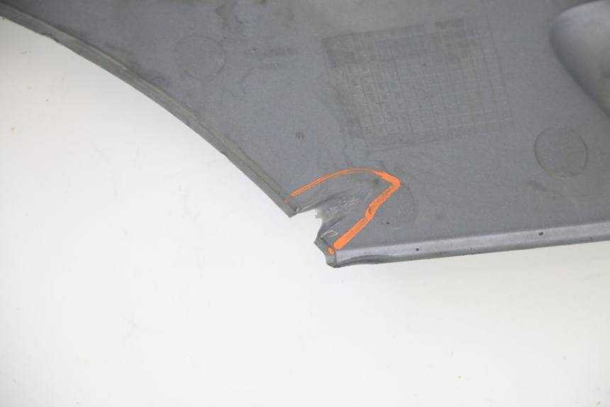 photo de BAS DE CAISSE GAUCHE PEUGEOT SATELIS 250 (2006 - 2012) - Points de fixation