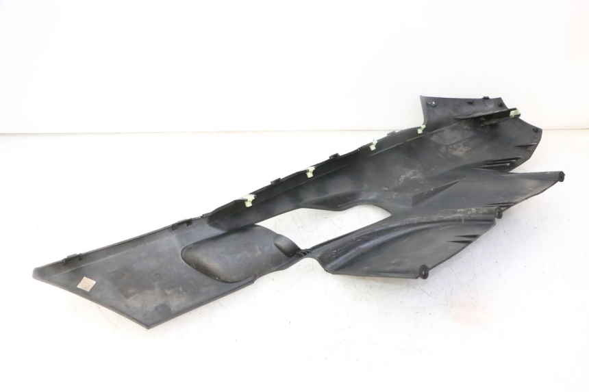 photo de BAS DE CAISSE GAUCHE PEUGEOT SATELIS 125 (2013 - 2018) - Autre angle de vue