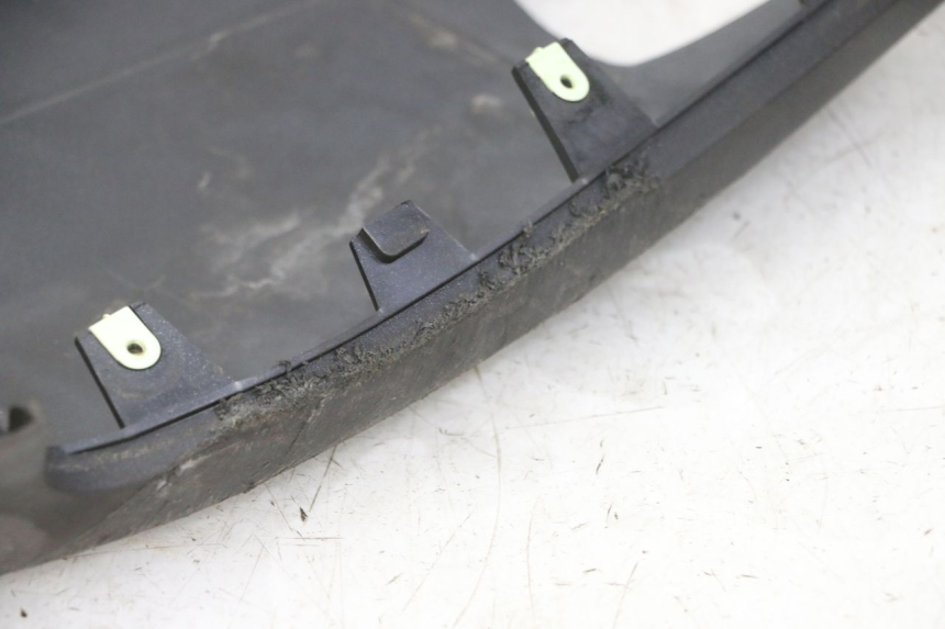 photo de BAS DE CAISSE GAUCHE PEUGEOT SATELIS 125 (2013 - 2018) - Points de fixation