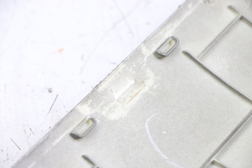 photo de BAS DE CAISSE GAUCHE PEUGEOT STREETZONE I NAKED 2T 50 (2018 - 2020) - Détail de la pièce