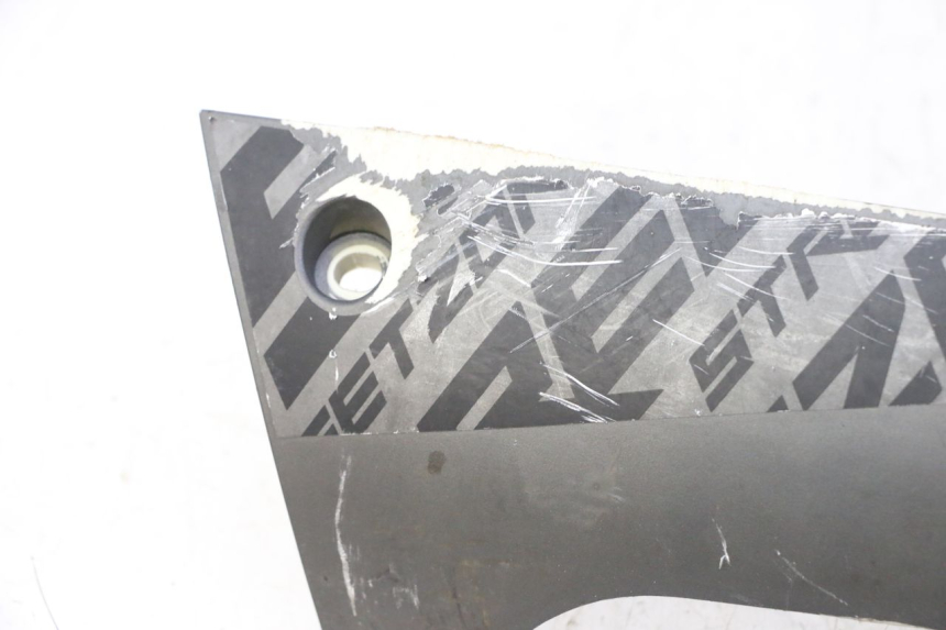 photo de BAS DE CAISSE GAUCHE PEUGEOT STREETZONE I NAKED 2T 50 (2018 - 2020) - Pièce contrôlée