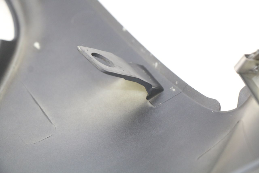 photo de BAS DE CAISSE GAUCHE APRILIA SXR 50 (2021 - 2023) - Détail de la pièce