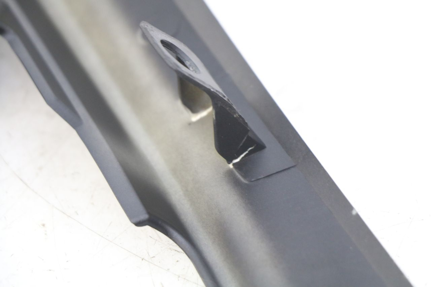 photo de BAS DE CAISSE GAUCHE APRILIA SXR 50 (2021 - 2023) - Zoom état d’usage