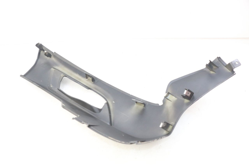 photo de BAS DE CAISSE GAUCHE APRILIA SXR 50 (2021 - 2023) - Points de fixation