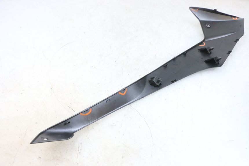 photo de BAS DE CAISSE GAUCHE YAMAHA TRICITY 300 (2020 - 2024) - Détail de la pièce