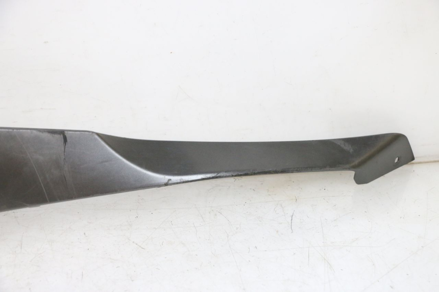 photo de BAS DE CAISSE GAUCHE YAMAHA TRICITY 300 (2020 - 2024) - Vue rapprochée