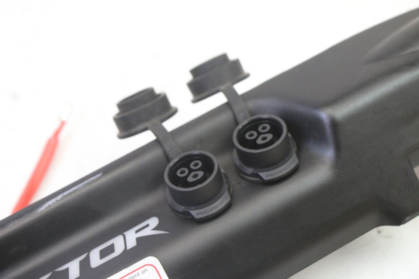 photo de BAS DE CAISSE GAUCHE DUALTRON VICTOR LIMITED 1 - Gros plan technique