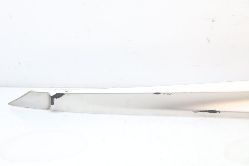 photo de BAS DE CAISSE GAUCHE YAMAHA XMAX X-MAX ABS 125 (2017 - 2020) - Détail de la pièce