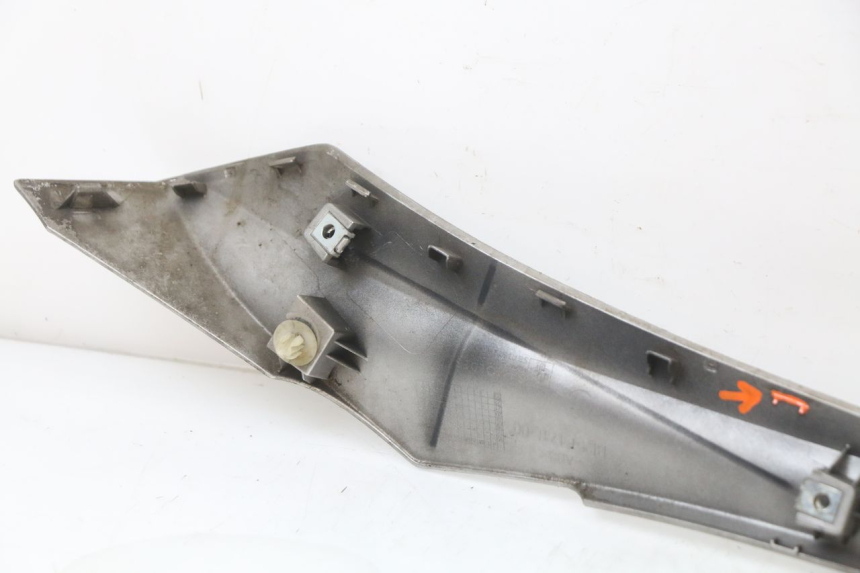 photo de BAS DE CAISSE GAUCHE YAMAHA XMAX X-MAX ABS 125 (2017 - 2020) - Points de fixation