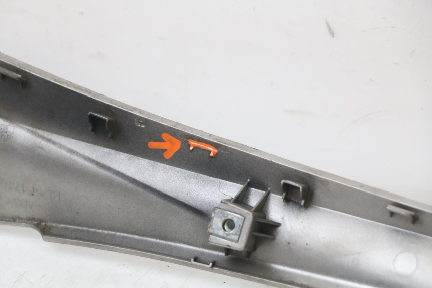 photo de BAS DE CAISSE GAUCHE YAMAHA XMAX X-MAX ABS 125 (2017 - 2020) - État de surface