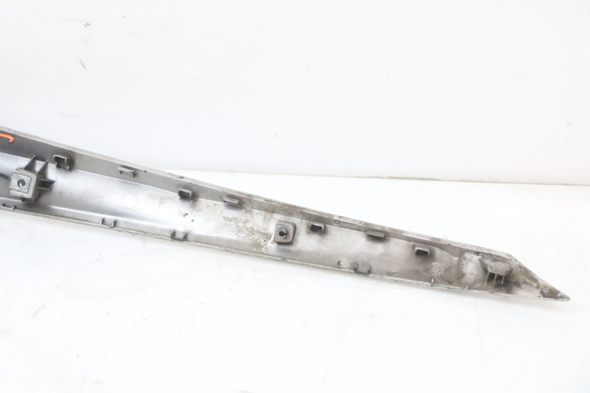 photo de BAS DE CAISSE GAUCHE YAMAHA XMAX X-MAX ABS 125 (2017 - 2020) - Pièce contrôlée