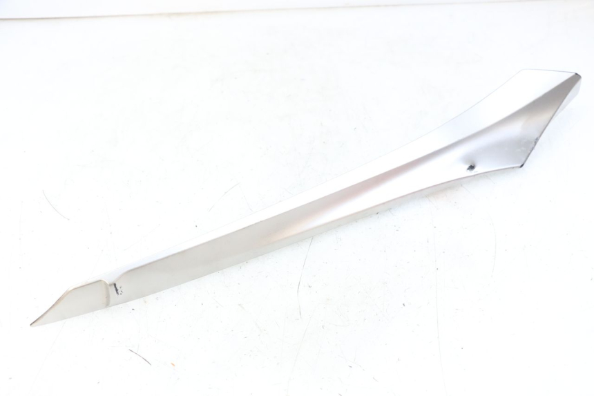 photo de BAS DE CAISSE GAUCHE YAMAHA XMAX X-MAX ABS 125 (2017 - 2020) - Détail de la pièce