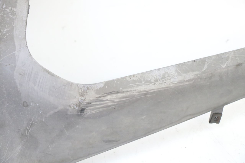 photo de BAS DE CAISSE GAUCHE YAMAHA XMAX X-MAX 125 (2006 - 2009) - Zoom état d’usage