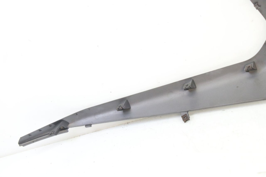 photo de BAS DE CAISSE GAUCHE YAMAHA XMAX X-MAX 125 (2006 - 2009) - Vue d’ensemble