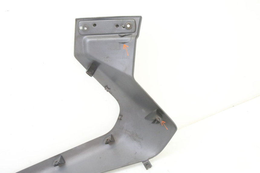 photo de BAS DE CAISSE GAUCHE YAMAHA XMAX X-MAX 125 (2006 - 2009) - Points de fixation