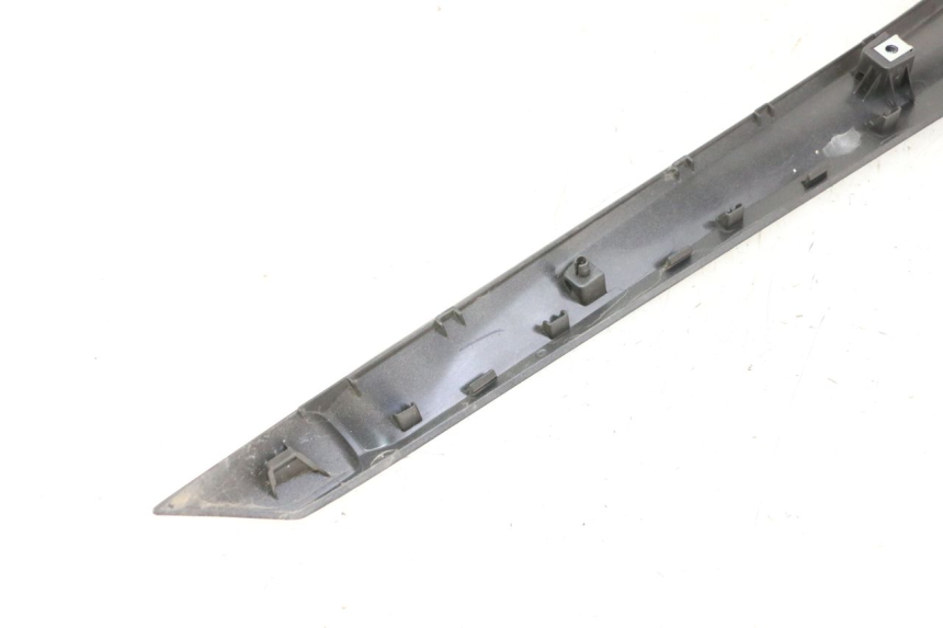 photo de BAS DE CAISSE GAUCHE YAMAHA XMAX X-MAX 125 (2021 - 2025) - Zoom état d’usage