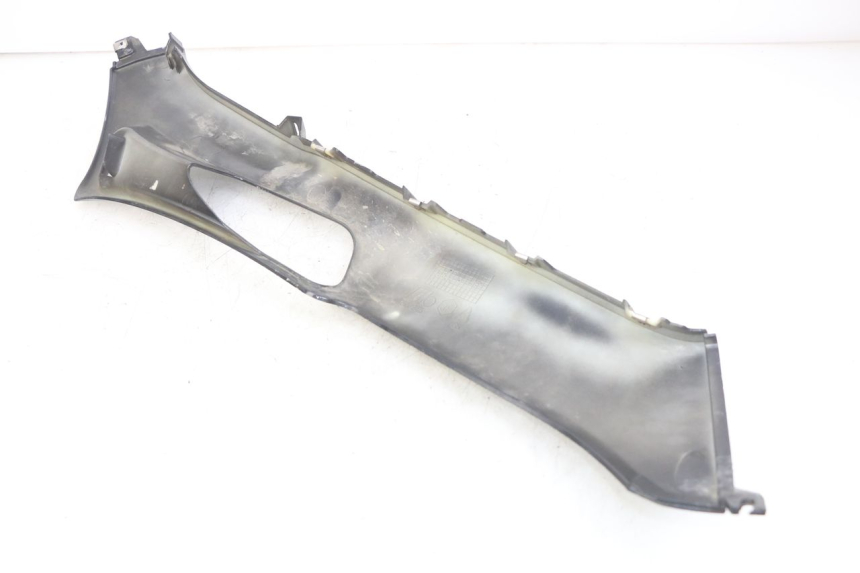 photo de BAS DE CAISSE GAUCHE PIAGGIO X8 125 (2004 - 2007) - Autre angle de vue