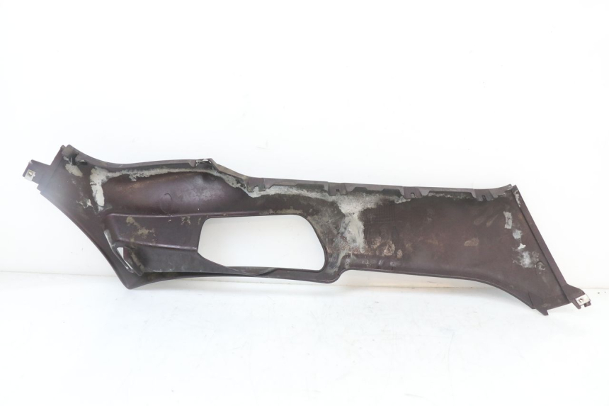 photo de BAS DE CAISSE GAUCHE PIAGGIO X8 125 (2004 - 2007) - Gros plan technique