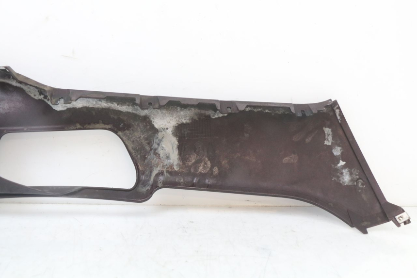 photo de BAS DE CAISSE GAUCHE PIAGGIO X8 125 (2004 - 2007) - Points de fixation