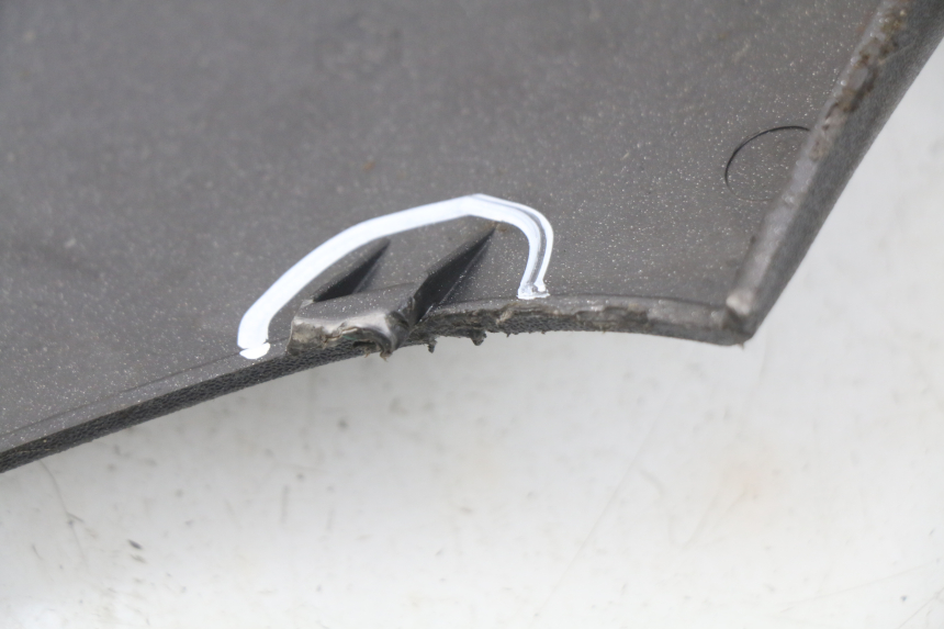 photo de BAS DE CAISSE GAUCHE PIAGGIO X9 EVOLUTION 125 (2003 - 2007) - Zoom état d’usage