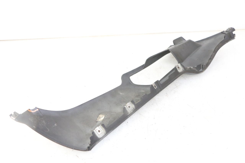 photo de BAS DE CAISSE GAUCHE PIAGGIO XEVO - X EVO 125 (2007 - 2017) - Autre angle de vue