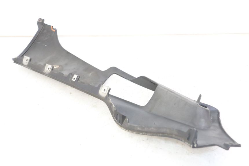 photo de BAS DE CAISSE GAUCHE PIAGGIO XEVO - X EVO 125 (2007 - 2017) - Gros plan technique