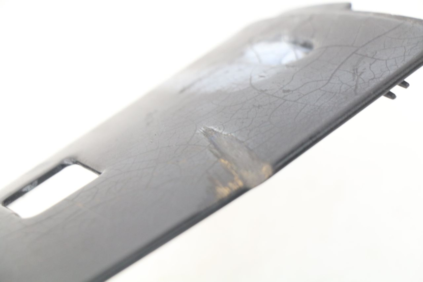 photo de BAS DE CAISSE GAUCHE YAMAHA YP MAJESTY 125 (1998 - 2001) - Détail de la pièce