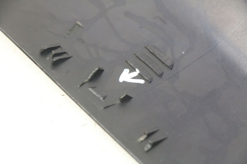 photo de BAS DE CAISSE GAUCHE YAMAHA YP MAJESTY 125 (1998 - 2001) - Zoom état d’usage