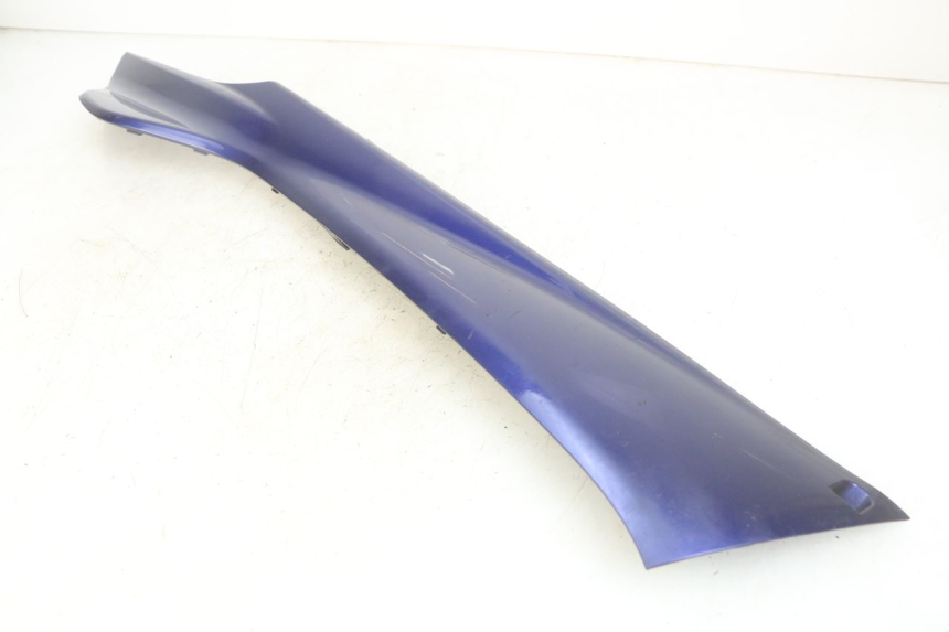 photo de BAS DE CAISSE GAUCHE YAMAHA YP MAJESTY 400 (2004 - 2008) - Gros plan technique