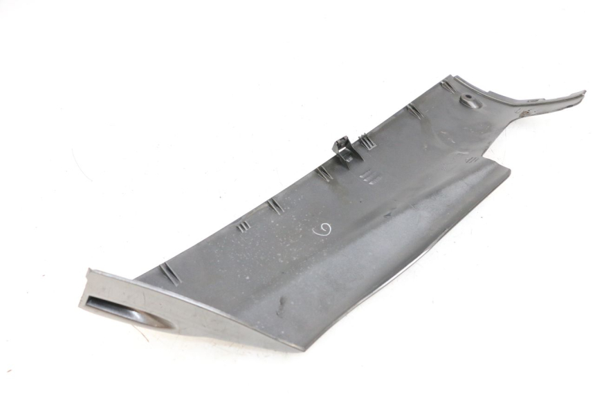 photo de BAS DE CAISSE GAUCHE YAMAHA YP MAJESTY 125 (2002 - 2006) - Autre angle de vue