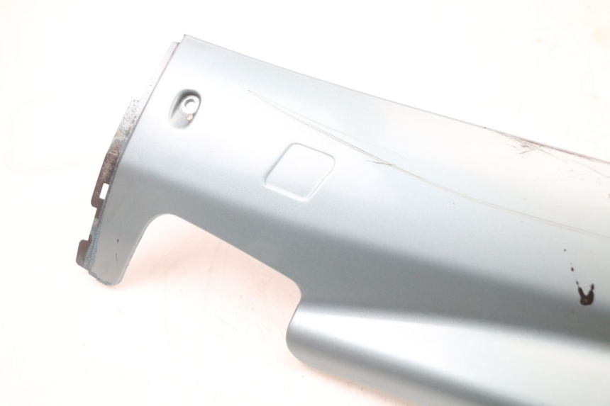 photo de BAS DE CAISSE GAUCHE YAMAHA YP MAJESTY 125 (2002 - 2006) - Détail de la pièce