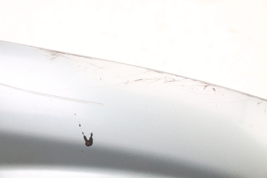 photo de BAS DE CAISSE GAUCHE YAMAHA YP MAJESTY 125 (2002 - 2006) - Gros plan technique