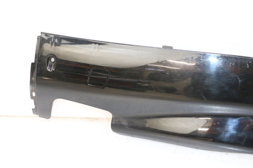 photo de BAS DE CAISSE GAUCHE YAMAHA YP MAJESTY 125 (2007 - 2010) - Zoom état d’usage