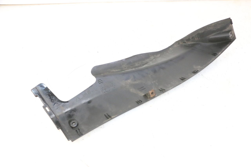 photo de BAS DE CAISSE GAUCHE YAMAHA YP MAJESTY 125 (2007 - 2010) - Gros plan technique