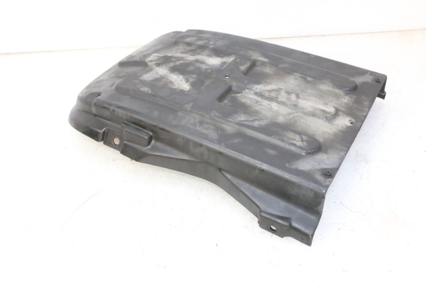 photo de BAS DE CAISSE KYMCO GRAND DINK 125 (2002 - 2007) - Gros plan technique