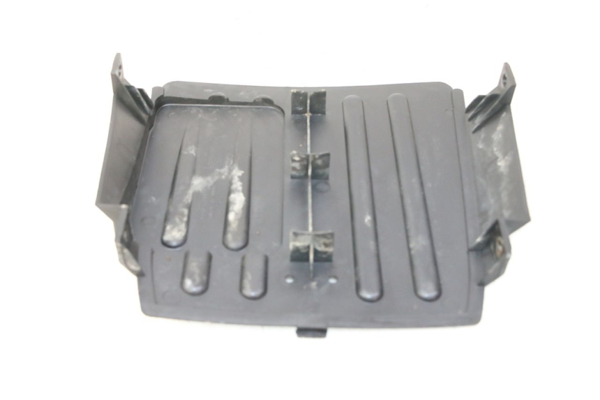 photo de BAS DE CAISSE DAELIM HISTORY 125 (2001 - 2002) - Détail de la pièce