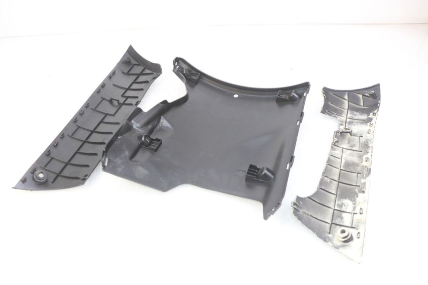 photo de BAS DE CAISSE PEUGEOT KISBEE 2T 50 (2010 - 2017) - Gros plan technique