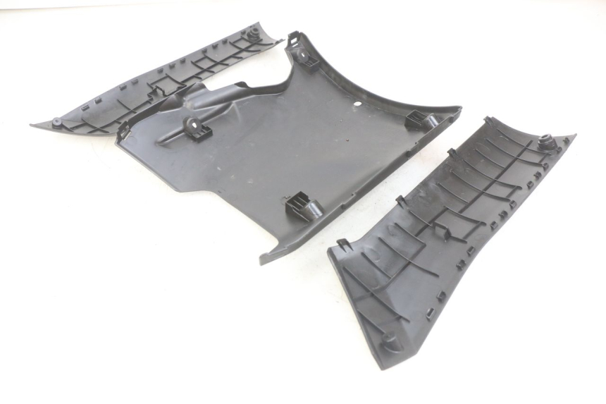 photo de BAS DE CAISSE PEUGEOT KISBEE 2T 50 (2010 - 2017) - Gros plan technique