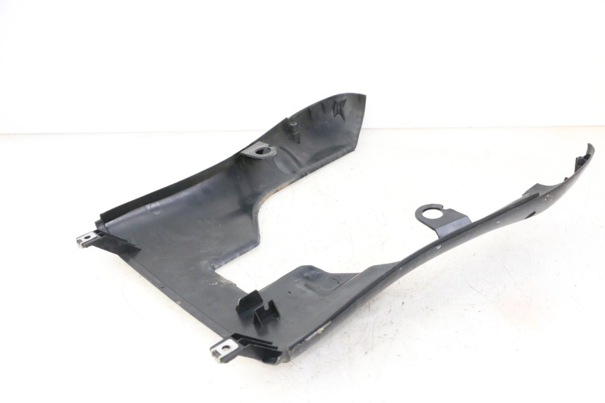 photo de BAS DE CAISSE PIAGGIO LIBERTY 4T 50 (2009 - 2015) - Gros plan technique