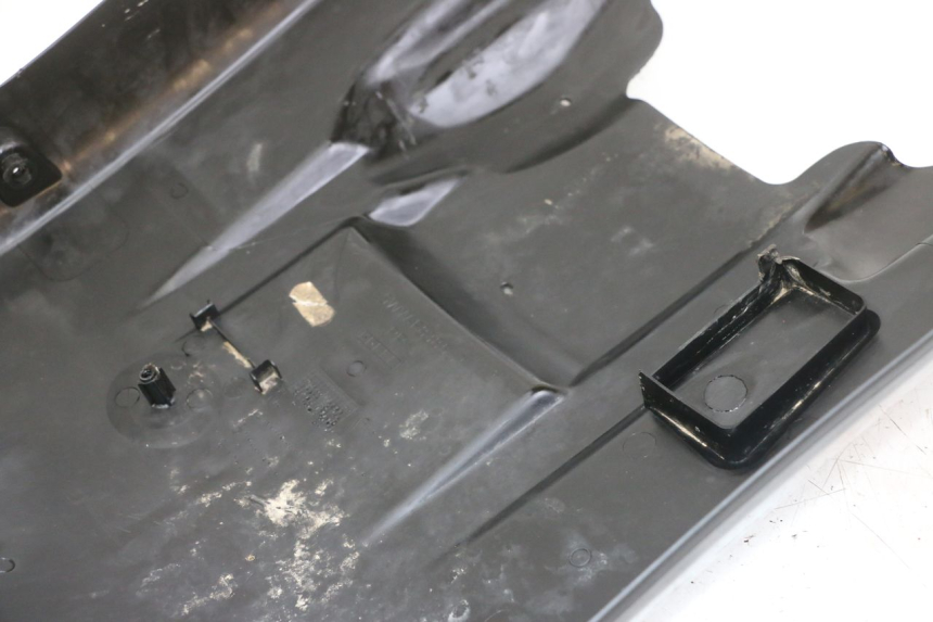 photo de BAS DE CAISSE MBK BOOSTER SPIRIT NAKED 50 (2004 - 2017) - Détail de la pièce