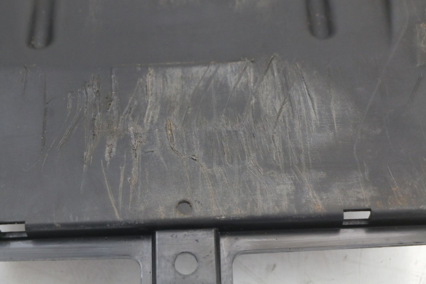 photo de BAS DE CAISSE HONDA PCX (JF28) 125 (2009 - 2011) - Gros plan technique