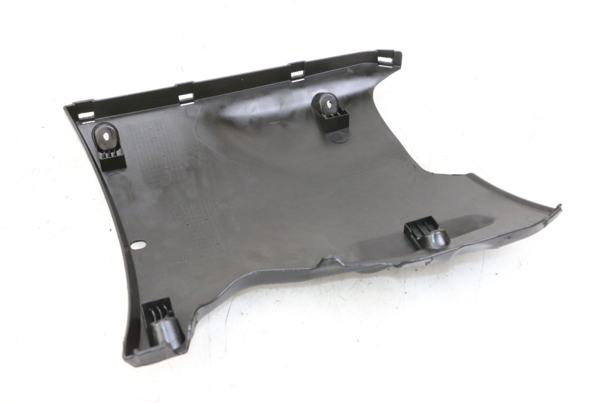 photo de BAS DE CAISSE PEUGEOT STREETZONE 4T 50 (2018 - 2023) - Détail de la pièce