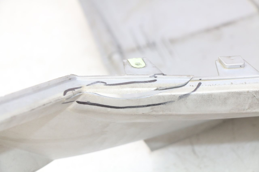 photo de BAS DE CAISSE PEUGEOT SATELIS 125 (2010 - 2012) - Détail de la pièce