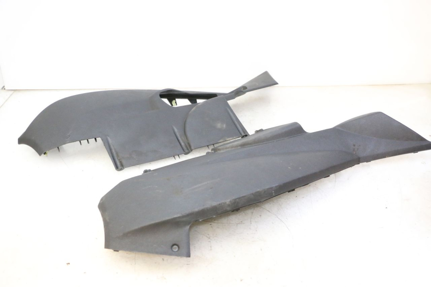 photo de BAS DE CAISSE PEUGEOT SATELIS 125 (2013 - 2018) - Détail de la pièce