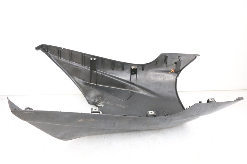 photo de BAS DE CAISSE APRILIA SR CARB LC 2T 50 (2004 - 2012) - Gros plan technique