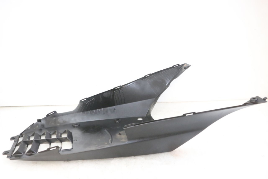 photo de BAS DE CAISSE SUZUKI BURGMAN 125 (2018 - 2021) - Détail de la pièce