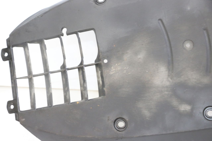 photo de BAS DE CAISSE SUZUKI BURGMAN 125 (2018 - 2021) - Vue rapprochée